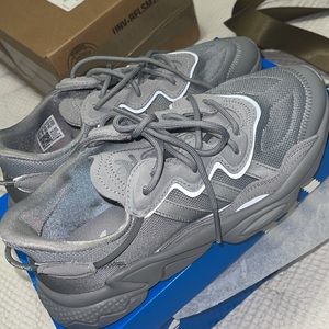 BIG KIDS' ADIDAS ORIGINALS OZWEEGO CASUAL SHOES